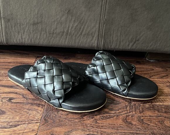 $1,195 NIB Bottega Black Veneta Weave Cassette Leather Sandals Size 41(8) main image 7